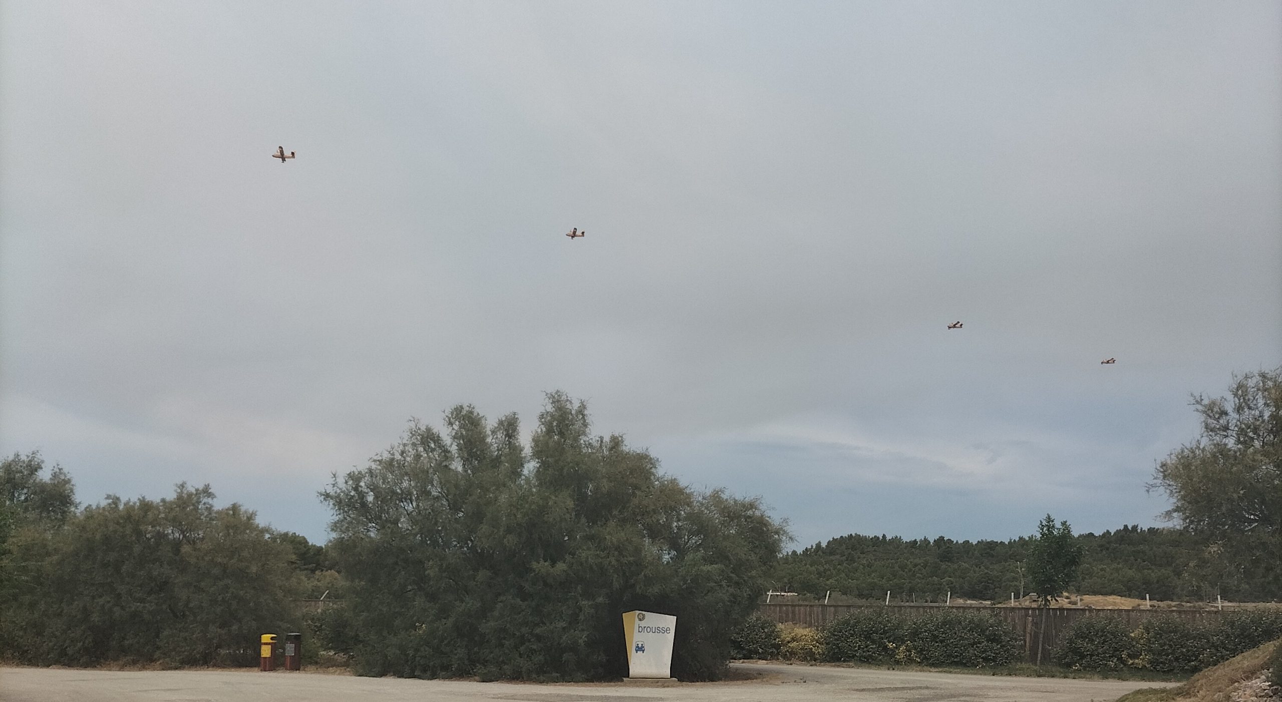 Canadairs au-dessus de Sigean