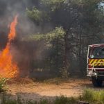 Feux de forêt : pourquoi les projections de braises sont dangereuses pour une habitation ?